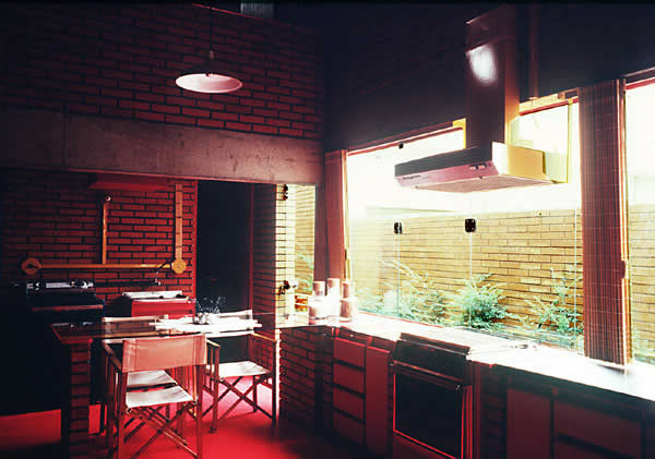 Scene 21. 
Kitchen view 1 
Vista da cozinha 1

Click on the image to go forward
Cliquez sur l'image pour aller avant
Clicate su l'immagine per andare avanti 
Clique na imagem para prosseguir