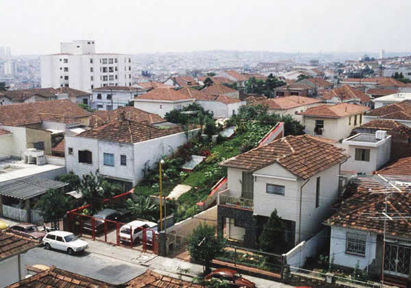 Scene 38. 
Neighboring conventional houses - Zoom out 
Casas convencionais na vizinhança - Afastamento maior
	  
Click on the image to go forward
Cliquez sur l'image pour aller avant
Clicate su l'immagine per andare avanti 
Clique na imagem para prosseguir