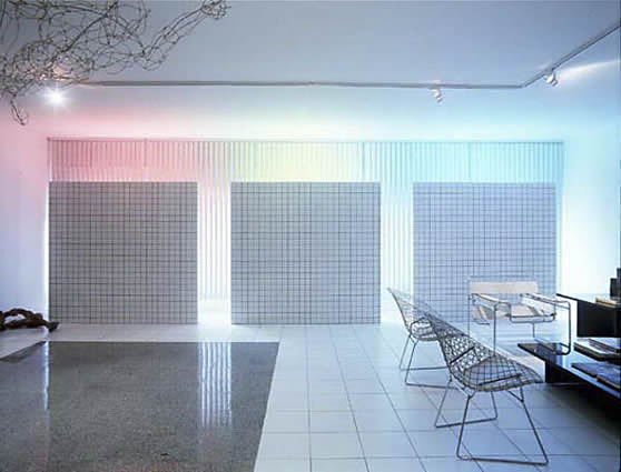 Click to go forward
Cliquer pour avancer
Clicate per andare avanti
Clique para ir adiante

Architect's Apartment in São Paulo
Project: 1994. Construction: 1994/95
Photo: Tuca Reinés

Metarchitecture
Pitanga do Amparo’s colour-light wall sculpture

Annual Prize Winner: IABSP 1997
Award: Honourable Mention
Category Interiors. Constructed Buildings

Architecture, renovation and interior design:
PITANGA DO AMPARO