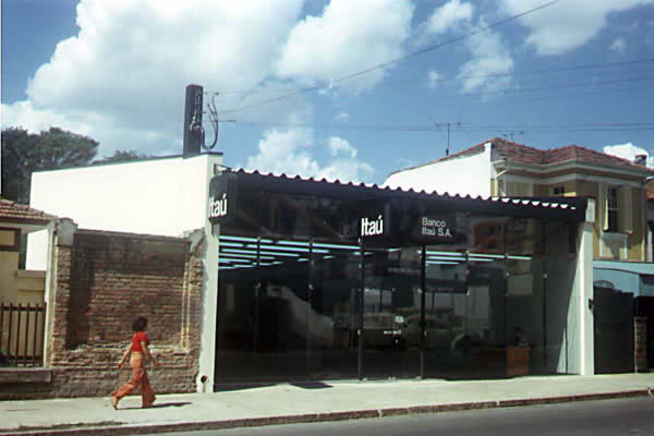 Turiassu Bank Store
São Paulo SP 1975
Main facade 
Architecture: PITANGA DO AMPARO

Click to go back to english page
Cliquer pour retourner page english
Clicate per ritornare a la pagina english
Clique para retornar à página english